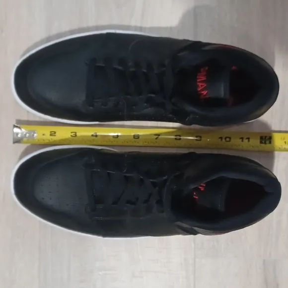 JORDANS black Jumpman sneakers. Jordan gym shoes. Casual classic black sneakers