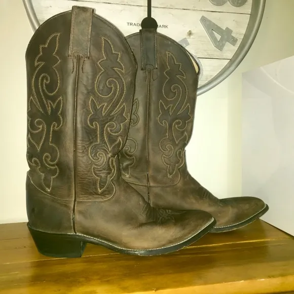 Justin 2252 classic cowboy boots