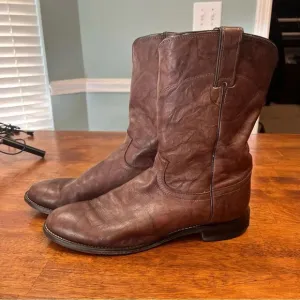 Justin Jackson 10&quot; Roper Chesnut boot