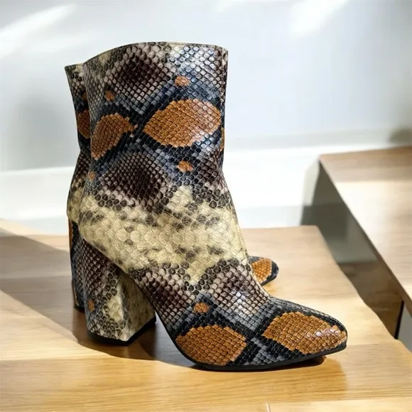 Kaari Blue Snakeskin Faux Leather Chunky Heel Boots Womens Sz 7