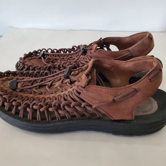KEEN Men 11.5 UNEEK Leather Woven Slingback Sandals Brown Bungee Lace Hike Fish
