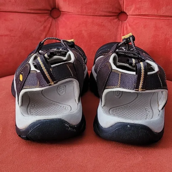 KEEN Men's Newport H2 Closed Toe Water Sandals Raven/Aluminum Grey
