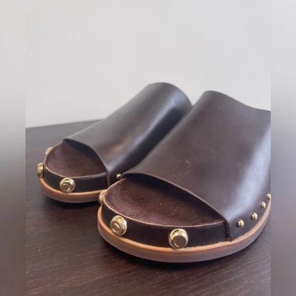 Kelsi Dagger Squish Buffalo Stud Slide Sandals