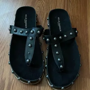 Kelsi Dagger Studded Slide Sandals. NEW