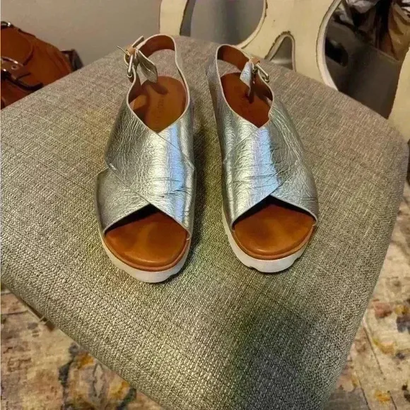 Kenneth Cole Kiki Platform Sandals Size 8.5M