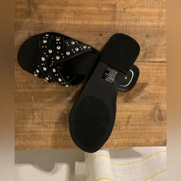 Kenneth Cole New YorkWomen's Jula Stud Slip On Flat Sandals size 10