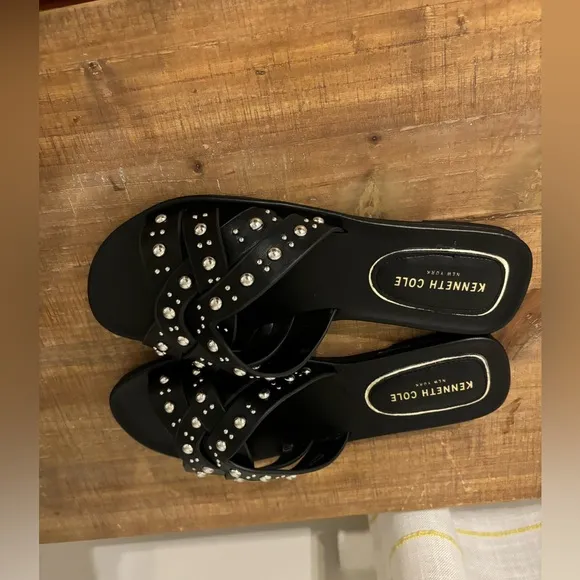 Kenneth Cole New YorkWomen's Jula Stud Slip On Flat Sandals size 10