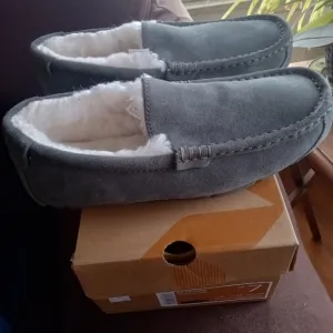 Koolaburra uggs Tipton indoor outdoor loafers size 7 new in box gray