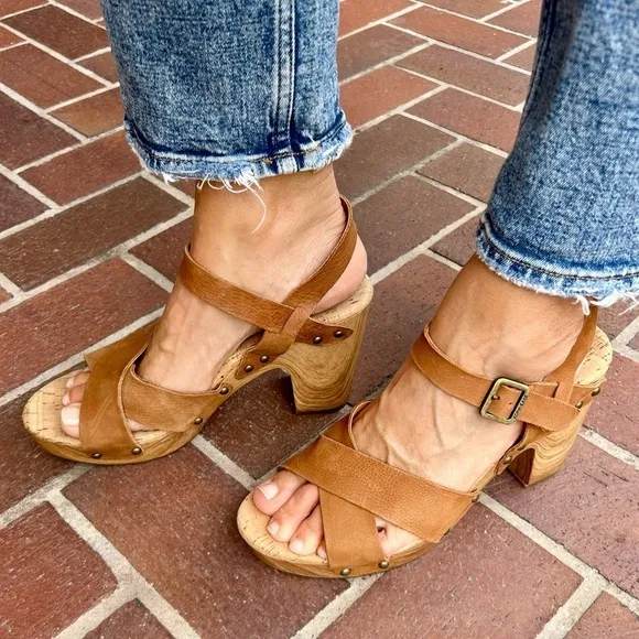 Kork Ease Drew Brown Leather Nailhead Studded Cross Banded Platform Sandals 10
