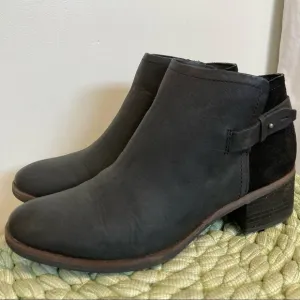 Kork-Ease Korks Sonya Black Matte Leather/Suede Buckle Ankle Boots/Booties
