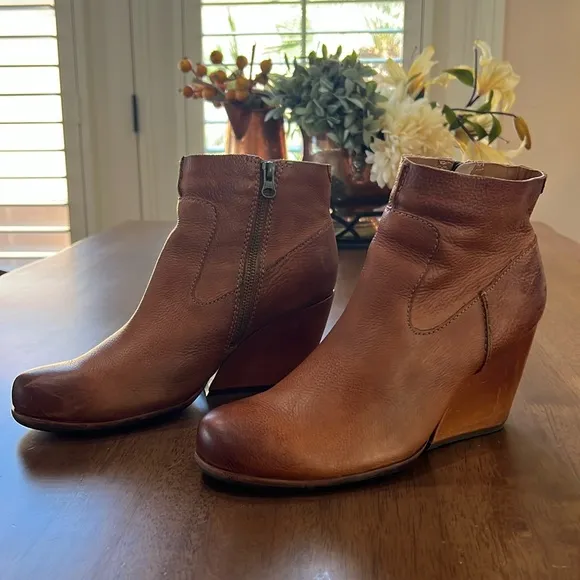 Kork Ease Womens Size 9.5 Brown Cognac Buttery Leather Wedge Ankle Boots Bootie