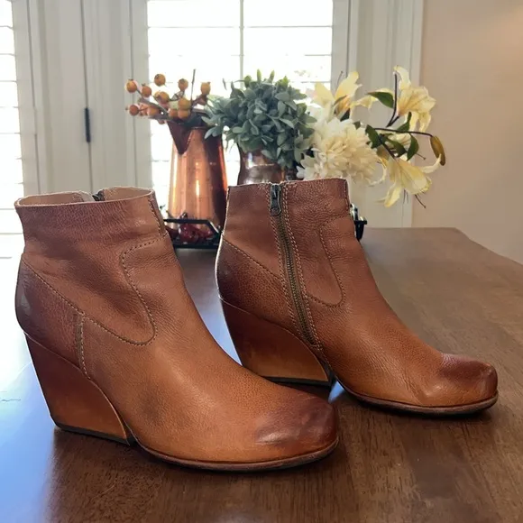 Kork Ease Womens Size 9.5 Brown Cognac Buttery Leather Wedge Ankle Boots Bootie