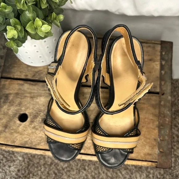 L.A.M.B. Carter Sandals Lucite Clear Heels Sand/ Black Leather Size 10
