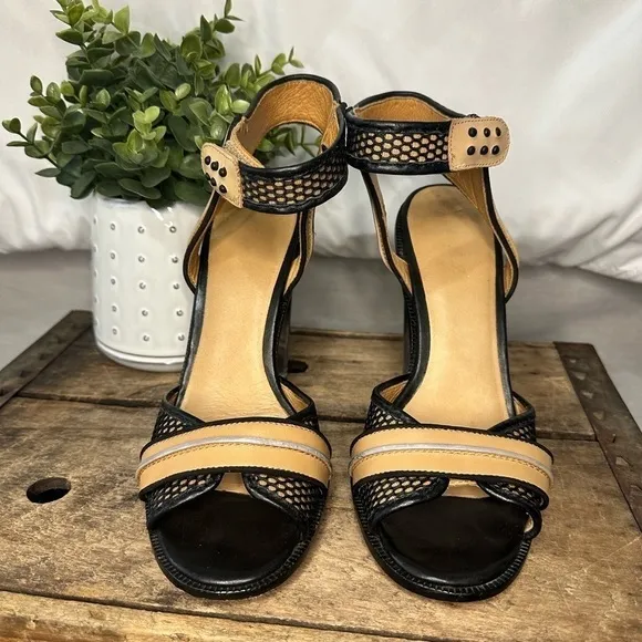L.A.M.B. Carter Sandals Lucite Clear Heels Sand/ Black Leather Size 10