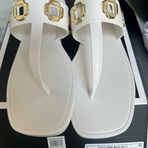 Larroude Women’s Milan Grommet Thong Sandals- white size 8/9