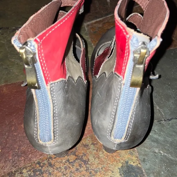 L'ATISTE Red and Gray Heeled Boots with Chunky Block Heel