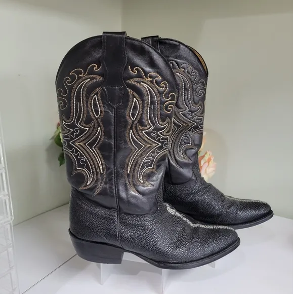 LEATHER MADE IN MEXICO COWBOY WESTERN POINTED TOE BOOTS.
