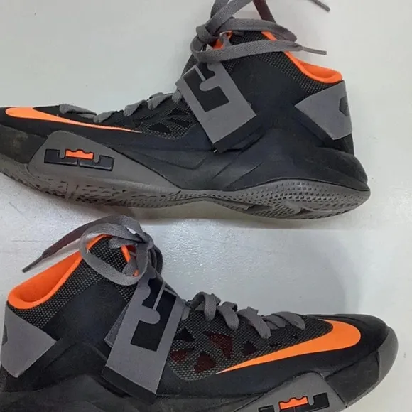 Lebron James Nike ZS6 Basketball Sneakers