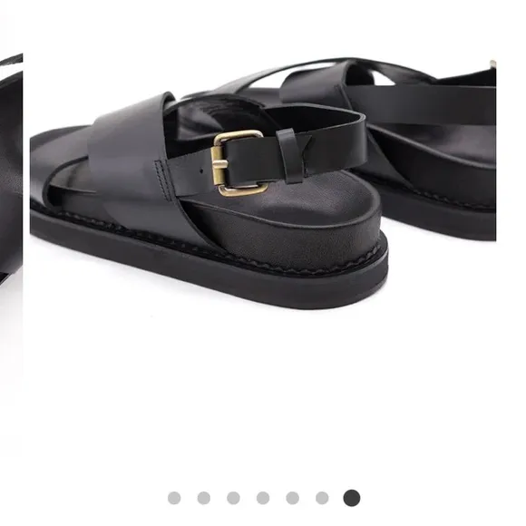 LIBERTE CAPRI GENUINE LEATHER SANDALS.