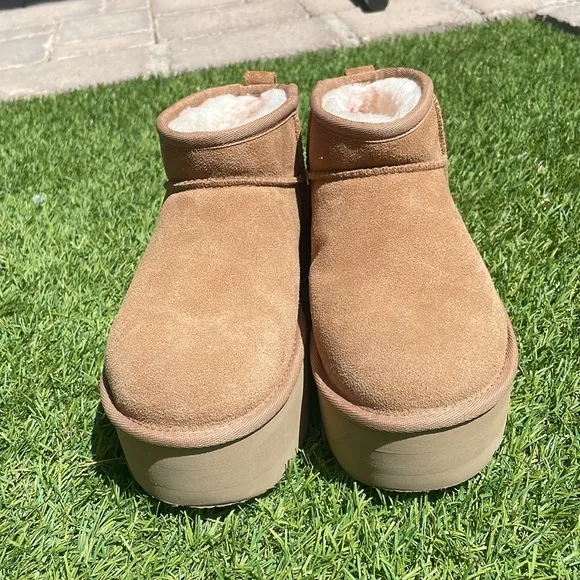 LIKE NEW UGG Platform Classic Ultra Mini Platform Boots!