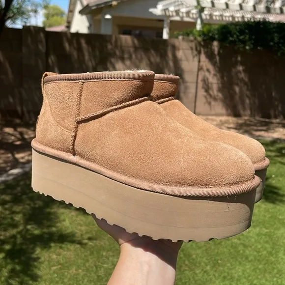 LIKE NEW UGG Platform Classic Ultra Mini Platform Boots!