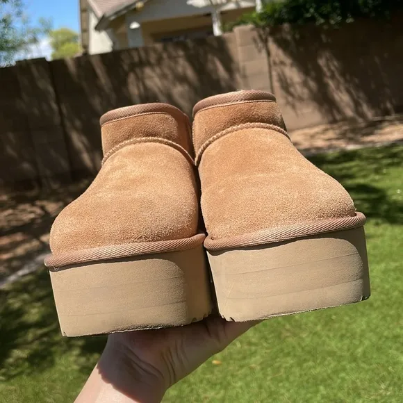LIKE NEW UGG Platform Classic Ultra Mini Platform Boots!