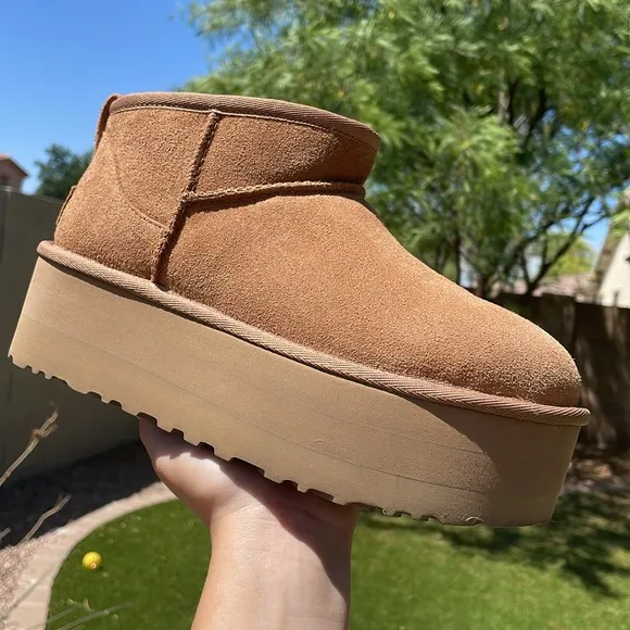 LIKE NEW UGG Platform Classic Ultra Mini Platform Boots!