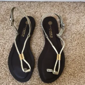 Lola Sabbia for Eric Michael SZ 39 Trisha sandals.