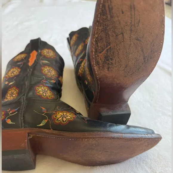 Lucchese 1883 Leather Detailing