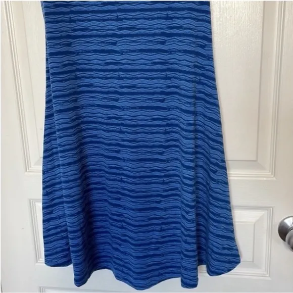 LuLaRoe Midi T-Shirt Dress Blue Navy Carly Zig Zag Straight Line Oversized Comfy