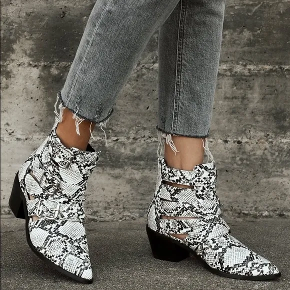 LULUS MISBEHAVE NWT BUCKLE SNAKE ANKLE BOOTIES 7.5