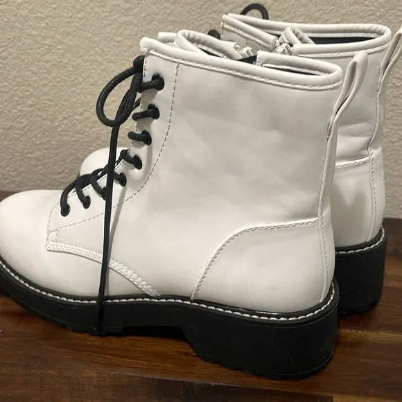 Madden Girl White combat lace up chunky boots size 8.5