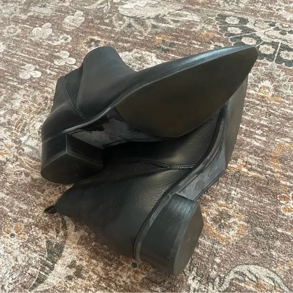 Marc Fisher Black Leather Pointed Toe Yale Ankle Boots Size 7