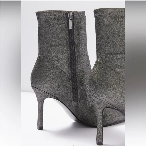 Marc Fisher Dark Grey Heeled shoe Boots with Stiletto Heel and Sleek Design