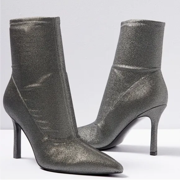 Marc Fisher Dark Grey Heeled shoe Boots with Stiletto Heel and Sleek Design