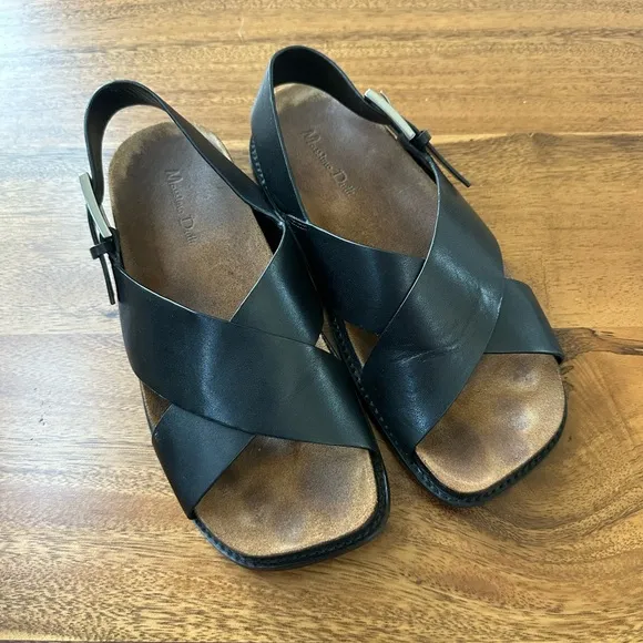Massimo Dutti Black Leather Sandals. Size 37