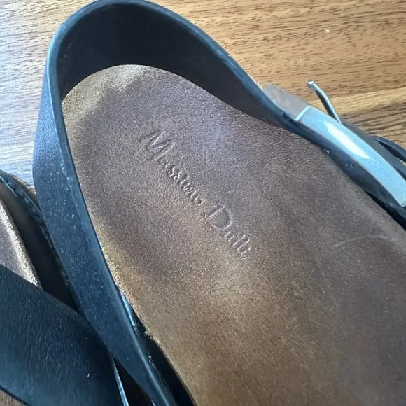 Massimo Dutti Black Leather Sandals. Size 37