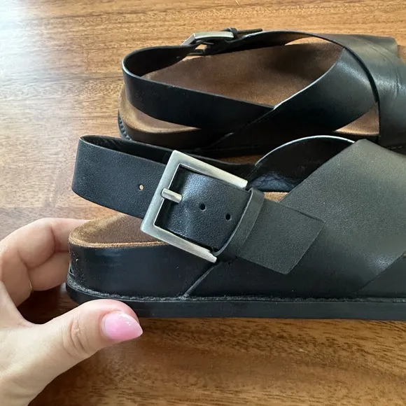 Massimo Dutti Black Leather Sandals. Size 37