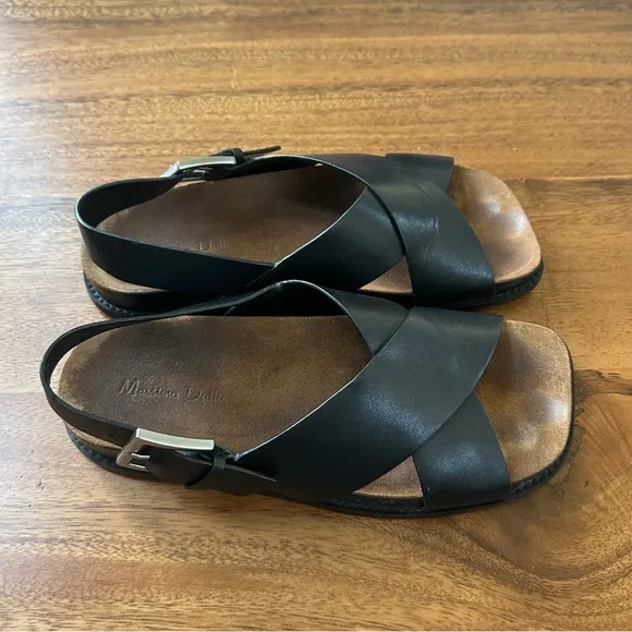 Massimo Dutti Black Leather Sandals. Size 37