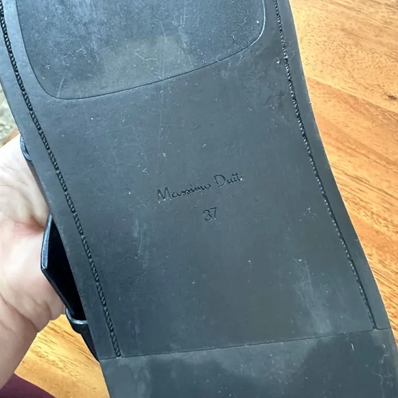 Massimo Dutti Black Leather Sandals. Size 37