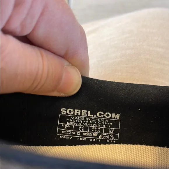 Men’s 8 Sorel Sentry Black and Gray Wool Tassel Loafers Like new!
