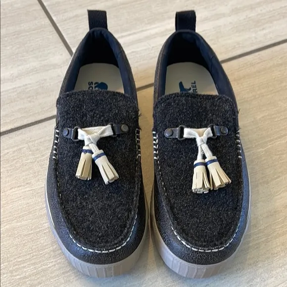 Men’s 8 Sorel Sentry Black and Gray Wool Tassel Loafers Like new!