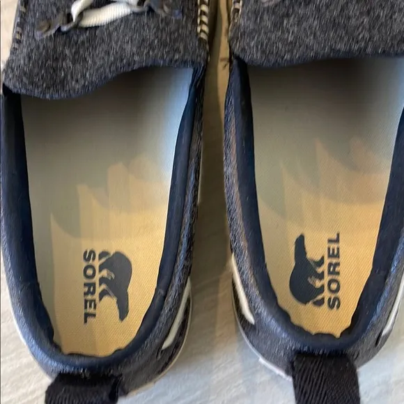 Men’s 8 Sorel Sentry Black and Gray Wool Tassel Loafers Like new!