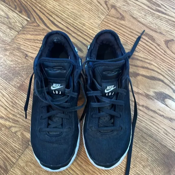 Men’s Nike Lebron Nexxt Generation Basketball Sneakers/Shoes. Size 8.5.