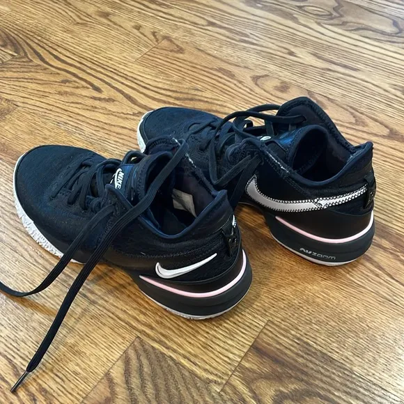 Men’s Nike Lebron Nexxt Generation Basketball Sneakers/Shoes. Size 8.5.
