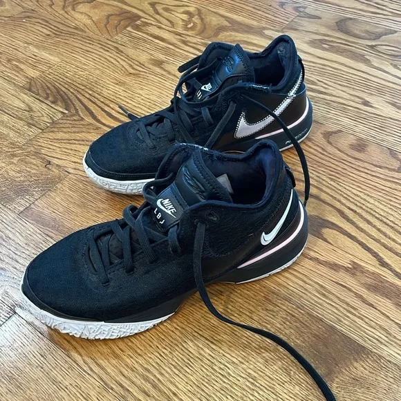 Men’s Nike Lebron Nexxt Generation Basketball Sneakers/Shoes. Size 8.5.