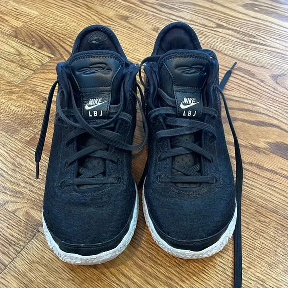 Men’s Nike Lebron Nexxt Generation Basketball Sneakers/Shoes. Size 8.5.