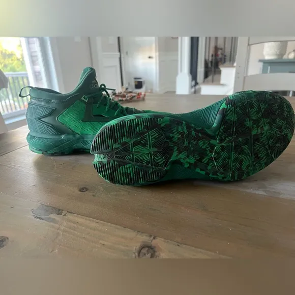 Men’s “suga gee” basketball sneakers