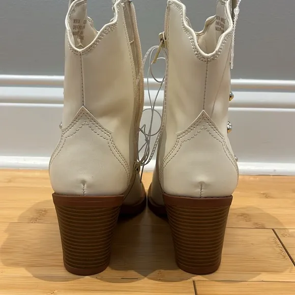 MIA Cheyenne Western Ankle Boots Ivory size 8