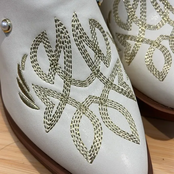 MIA Cheyenne Western Ankle Boots Ivory size 8